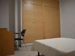 Dormitori de Pis de lloguer en Ciudad Real amb Moblat i Balcó
