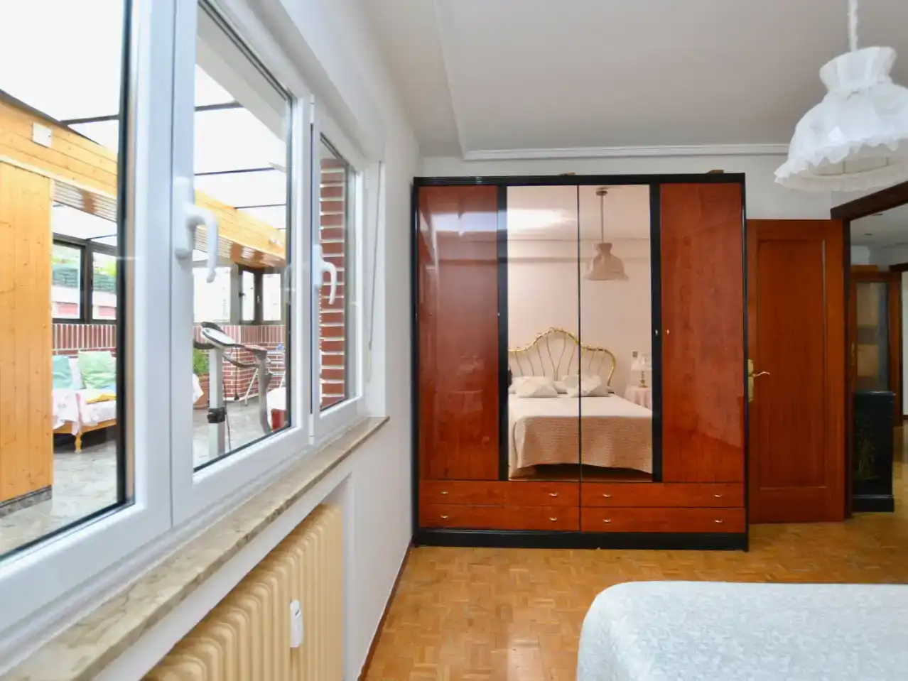 Dormitori de Àtic en venda en Oviedo  amb Parquet, Traster i Moblat