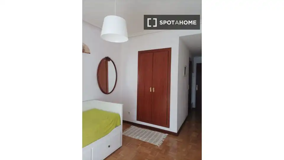 Dormitori de Apartament per a compartir en Madrid amb Aire condicionat, Calefacció i Terrassa
