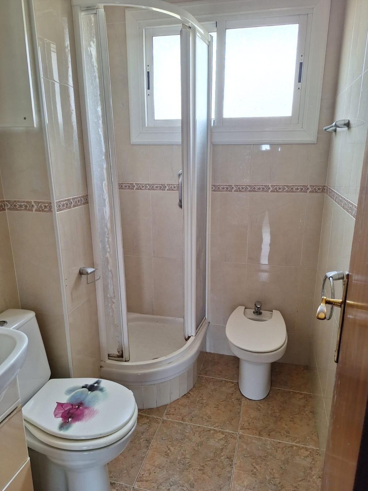 Bathroom of Flat for sale in Sabadell