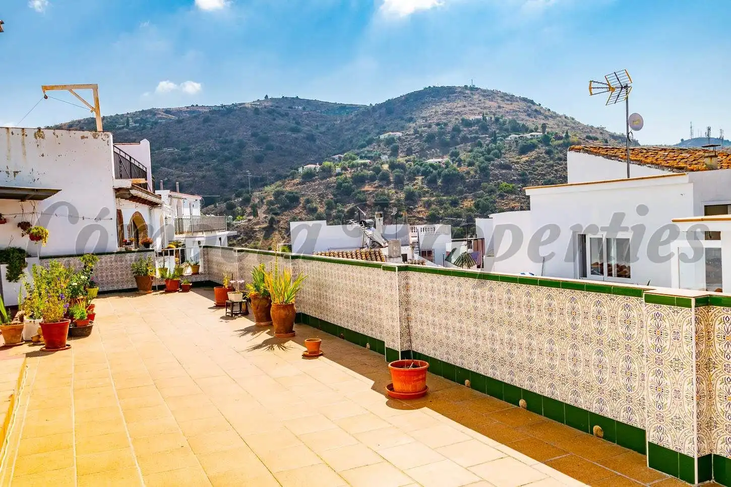 Vista exterior de Casa o xalet en venda en Torrox amb Terrassa, Traster i Balcó
