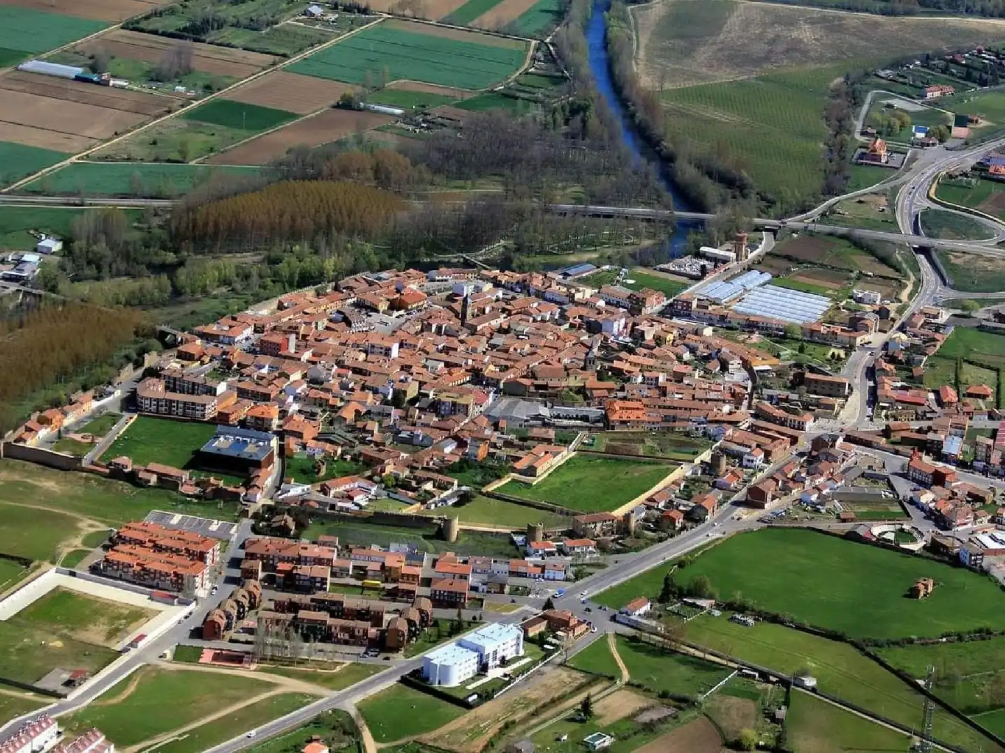 Vista exterior de Pis en venda en Mansilla de las Mulas amb Terrassa