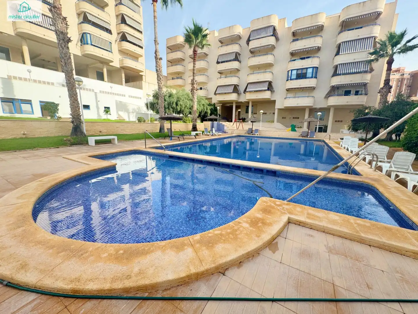 Piscina de Apartamento de alquiler en El Campello con Aire acondicionado, Jardín privado y Terraza