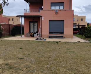 Vista exterior de Casa o xalet en venda en Grijota amb Calefacció