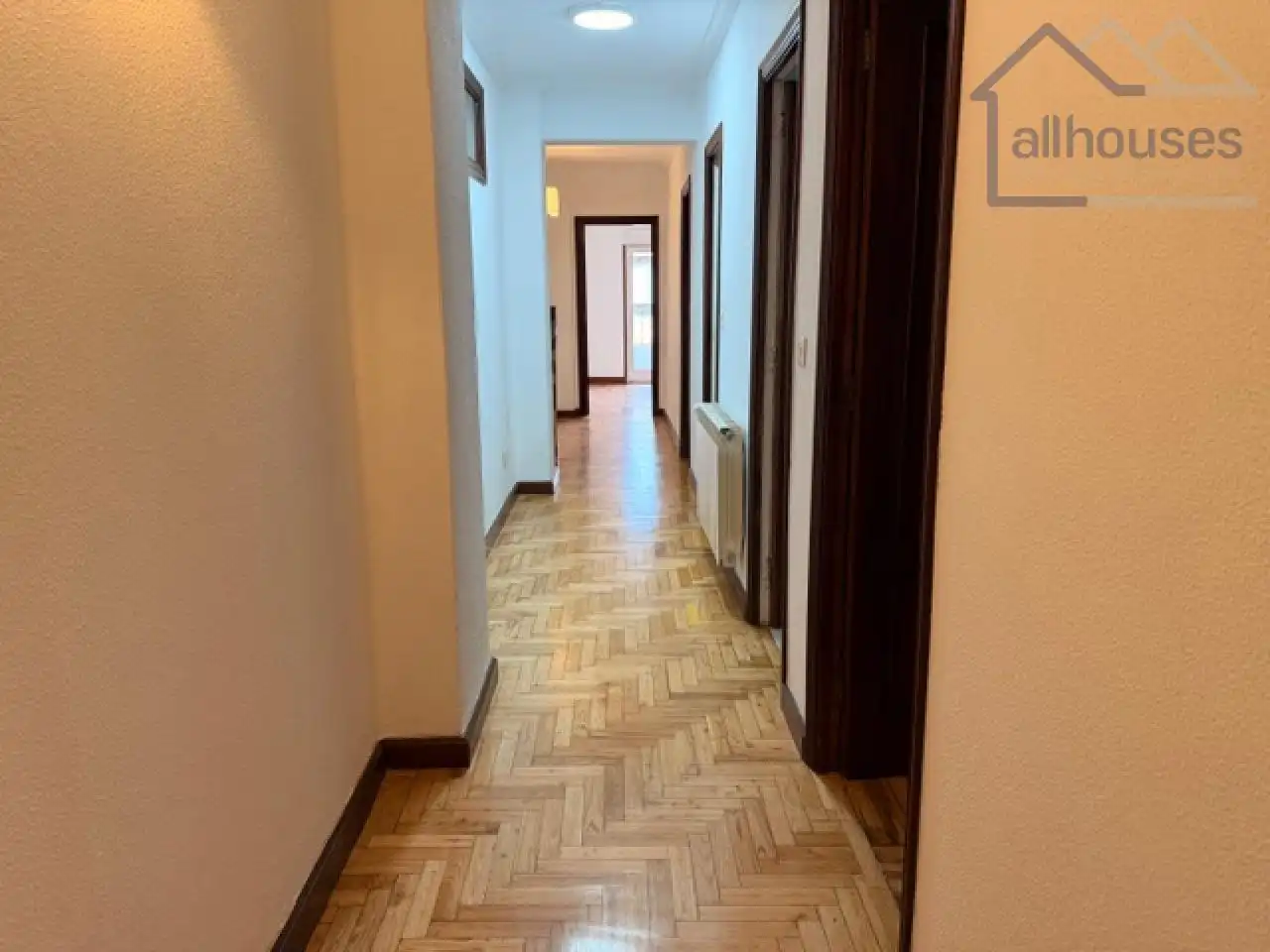 Piso en venta en Vigo  con Calefacción, Parquet y Terraza