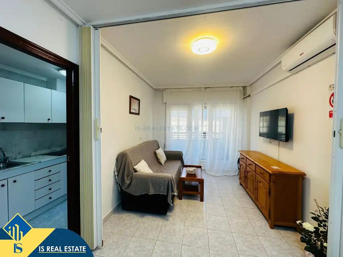 Sala d'estar de Apartament de lloguer en Torrevieja amb Aire condicionat, Calefacció i Terrassa