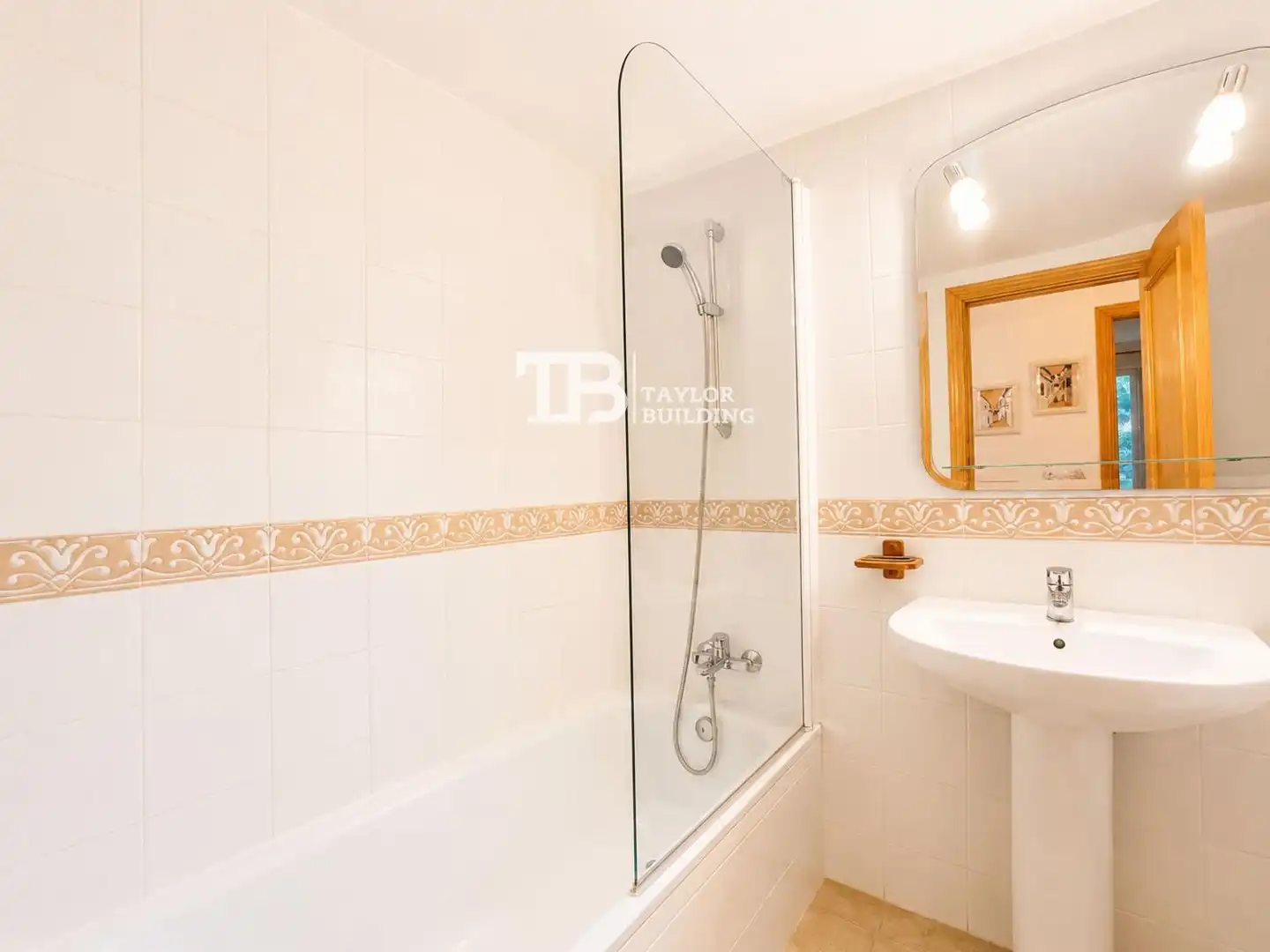 Badezimmer von Wohnung zum Verkauf in Calvià mit Klimaanlage, Heizung und Privatgarten