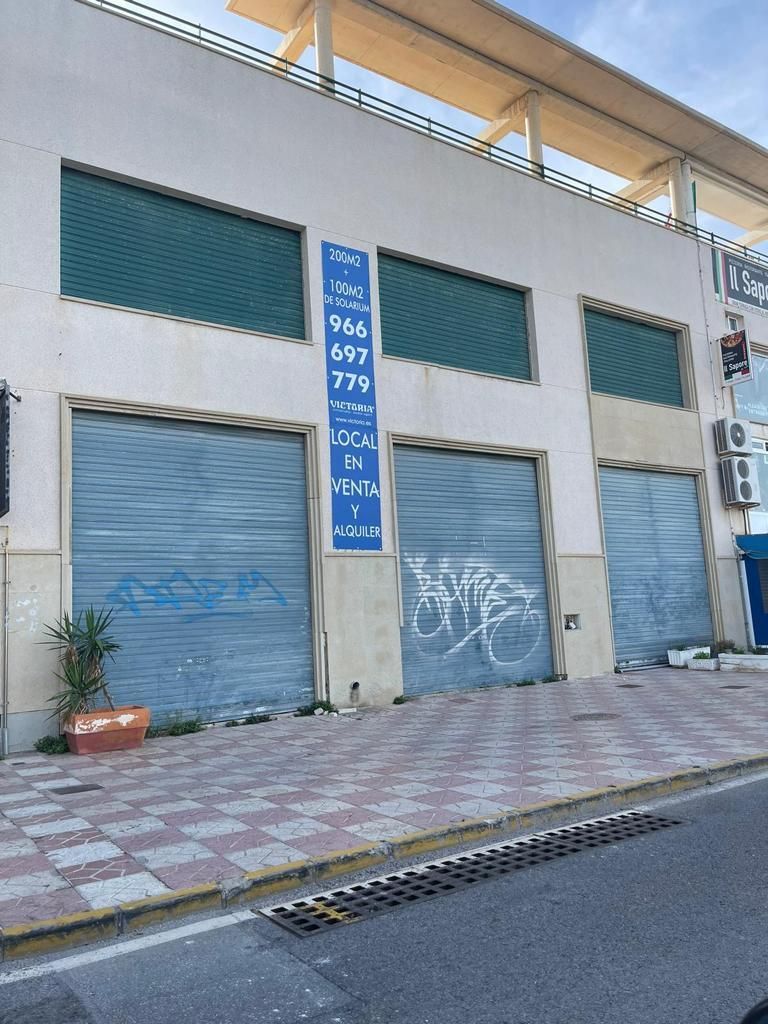 Local de lloguer a AV Escandinavia, 72, Monte Faro - Altomar II