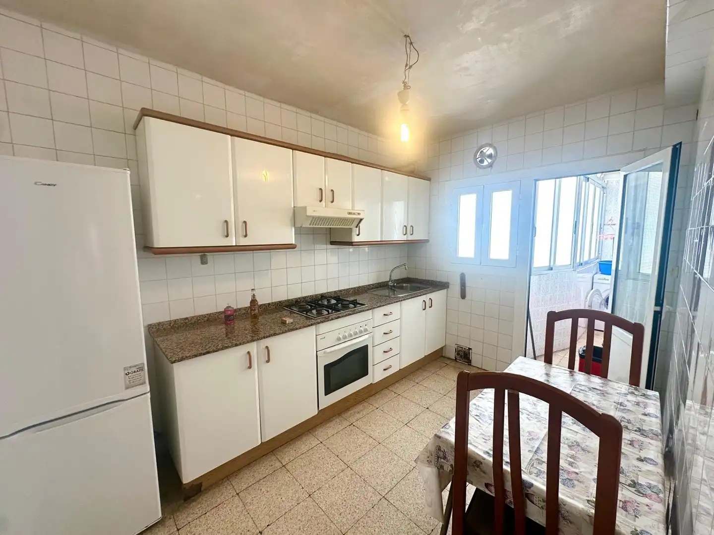 Cuina de Apartament en venda en Alicante / Alacant amb Terrassa, Moblat i Balcó