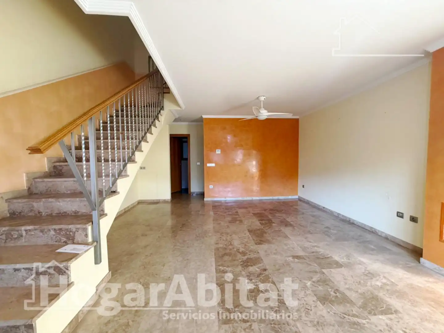 Casa adosada en venda en Sagunto / Sagunt amb Aire condicionat, Jardí privat i Terrassa