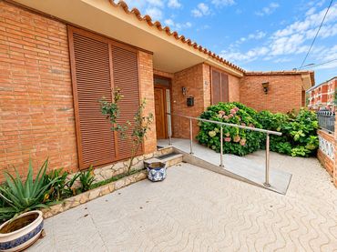 Casa amb jardí en venda a Calle Pau Casals