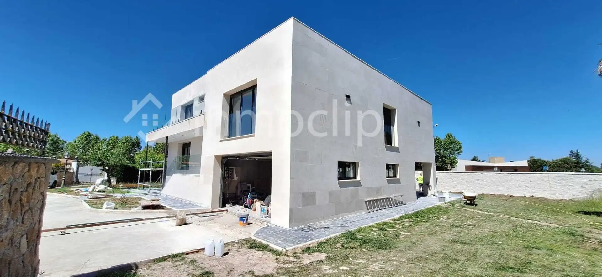 Vista exterior de Casa o xalet en venda en Villamayor amb Calefacció, Jardí privat i Terrassa