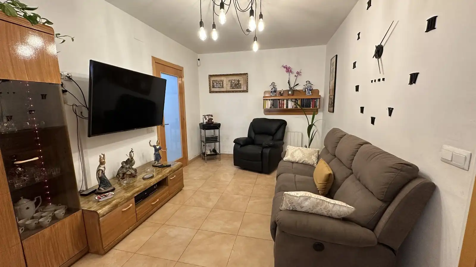 Piso con terraza en venta en Carrer de Montserrat Roig, imagen 2