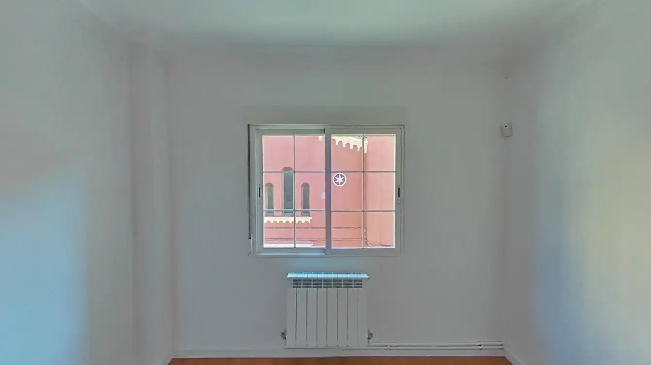 Bedroom of Flat for sale in Zaragoza  with Heating, Parquet flooring and Oven