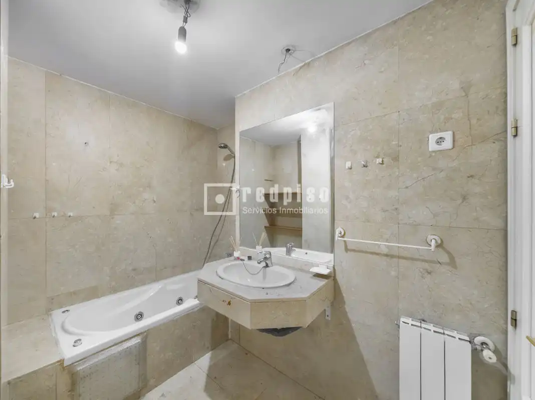 Bathroom of Duplexes for sale in Alcorcón  with Heating, Private garden and Parquet flooring