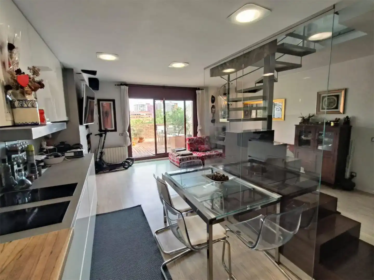 Sala d'estar de Pis per a compartir en Esplugues de Llobregat amb Parquet i Moblat
