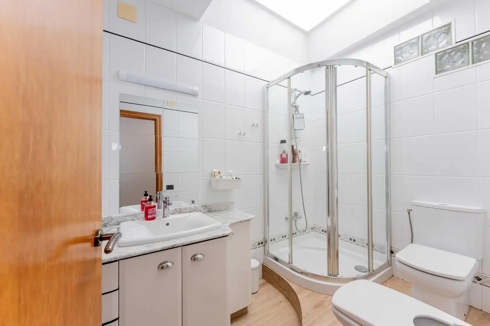Bathroom of Flat for sale in Castelldefels  with Air Conditioner, Heating and Parquet flooring