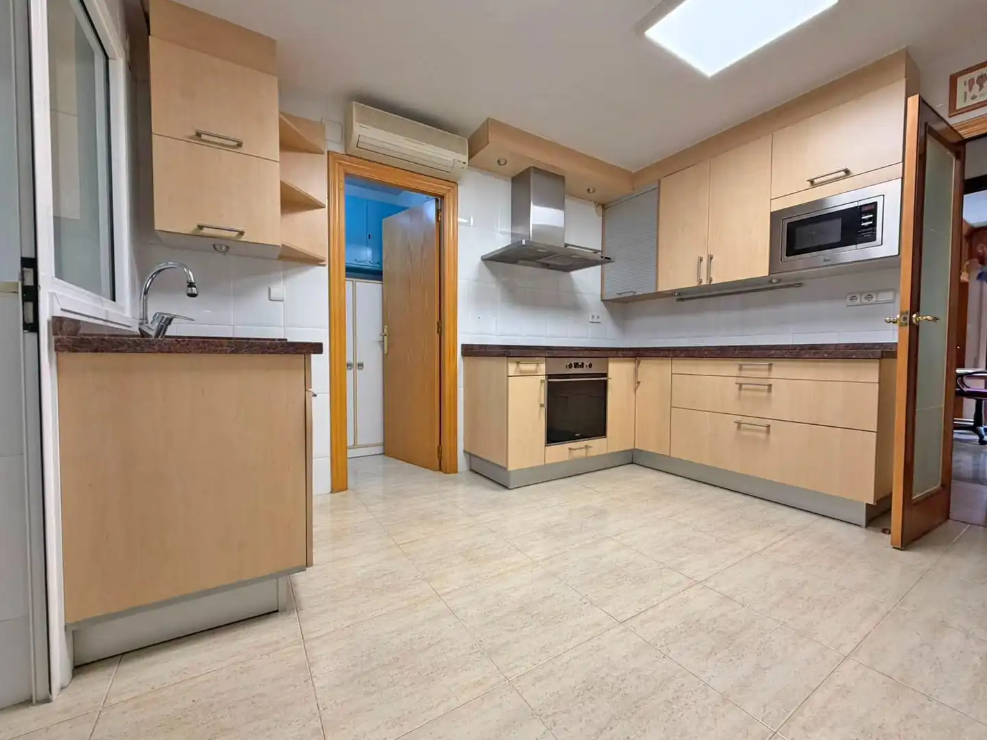 Küche von Wohnung zum Verkauf in Alicante / Alacant mit Klimaanlage, Terrasse und Abstellraum