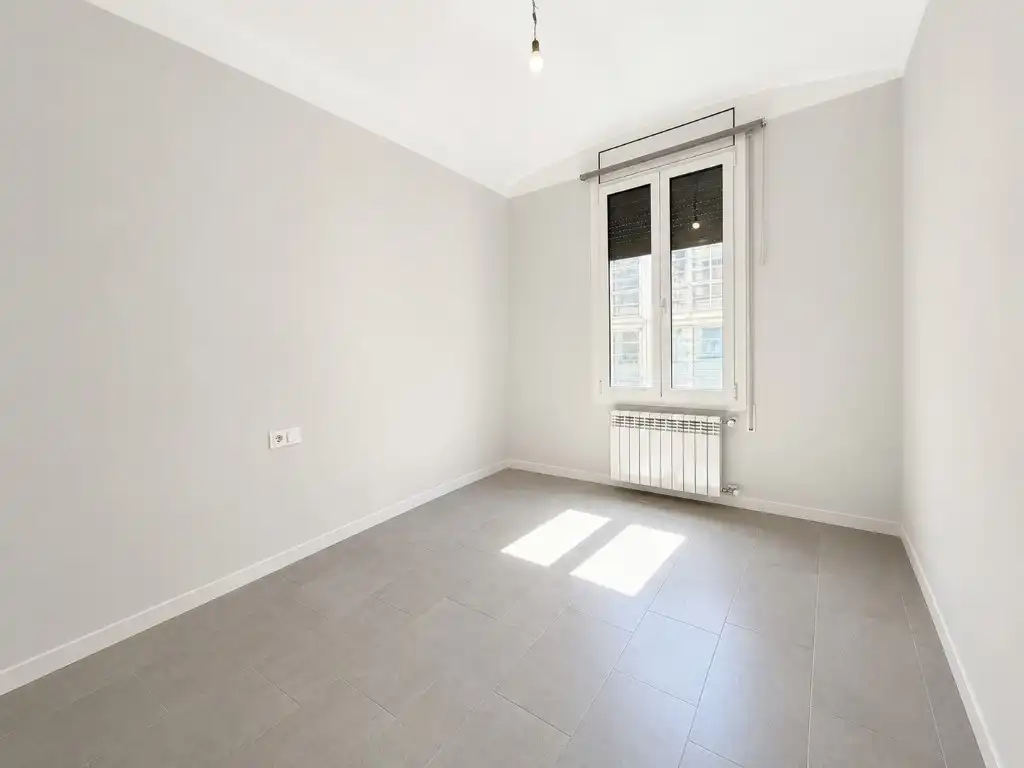 Bedroom of Flat for rent in Girona