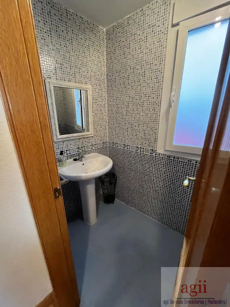 Baño de Dúplex de alquiler en Alovera con Calefacción, Parquet y Terraza