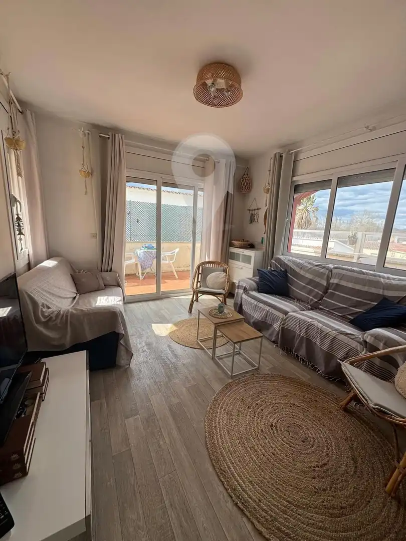Sala d'estar de Pis en venda en Empuriabrava amb Aire condicionat, Calefacció i Parquet