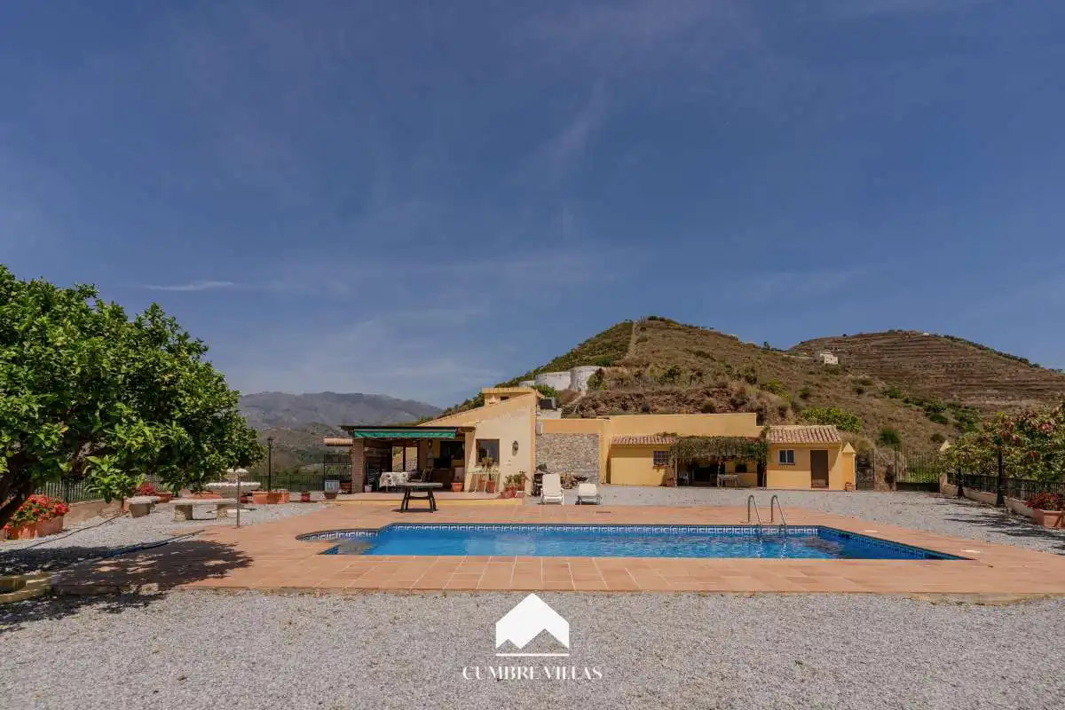 Casa rústica amb jardí en venda a Torrecuevas - Lomas del Gato