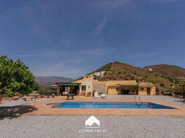 Casa rústica amb jardí en venda a Torrecuevas - Lomas del Gato