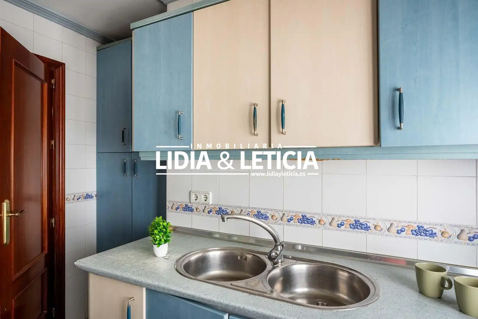 Kitchen of Flat for sale in Alcalá de Guadaira  with Air Conditioner, Terrace and Furnished