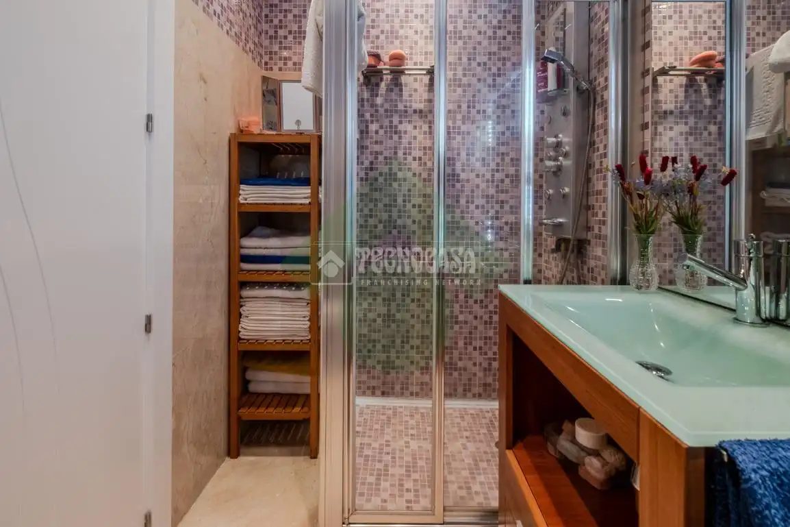 Bathroom of Detached homes for sale in Griñón  with Air Conditioner, Heating and Parquet flooring