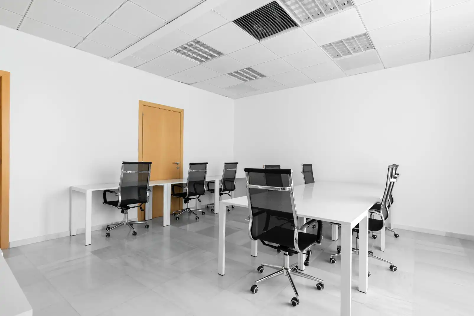 Bureau avec ascenseur à louer à Avenida Madariaga 1