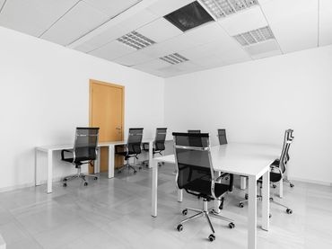 Office space with lift to rent in Avenida Madariaga 1