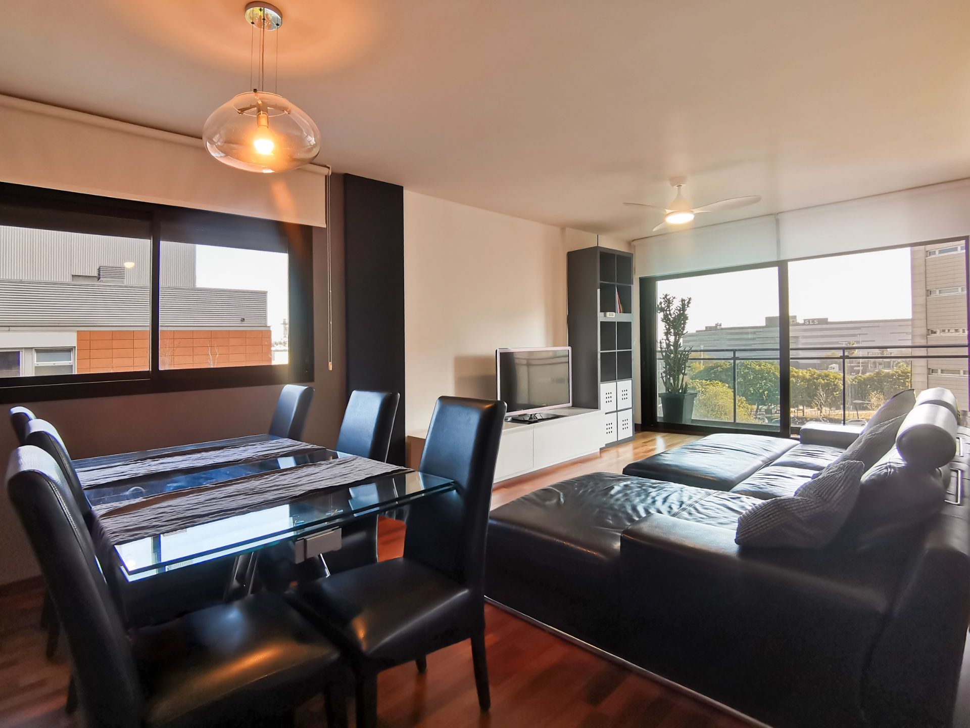 Living room of Flat for sale in Sant Adrià de Besòs  with Air Conditioner, Heating and Parquet flooring