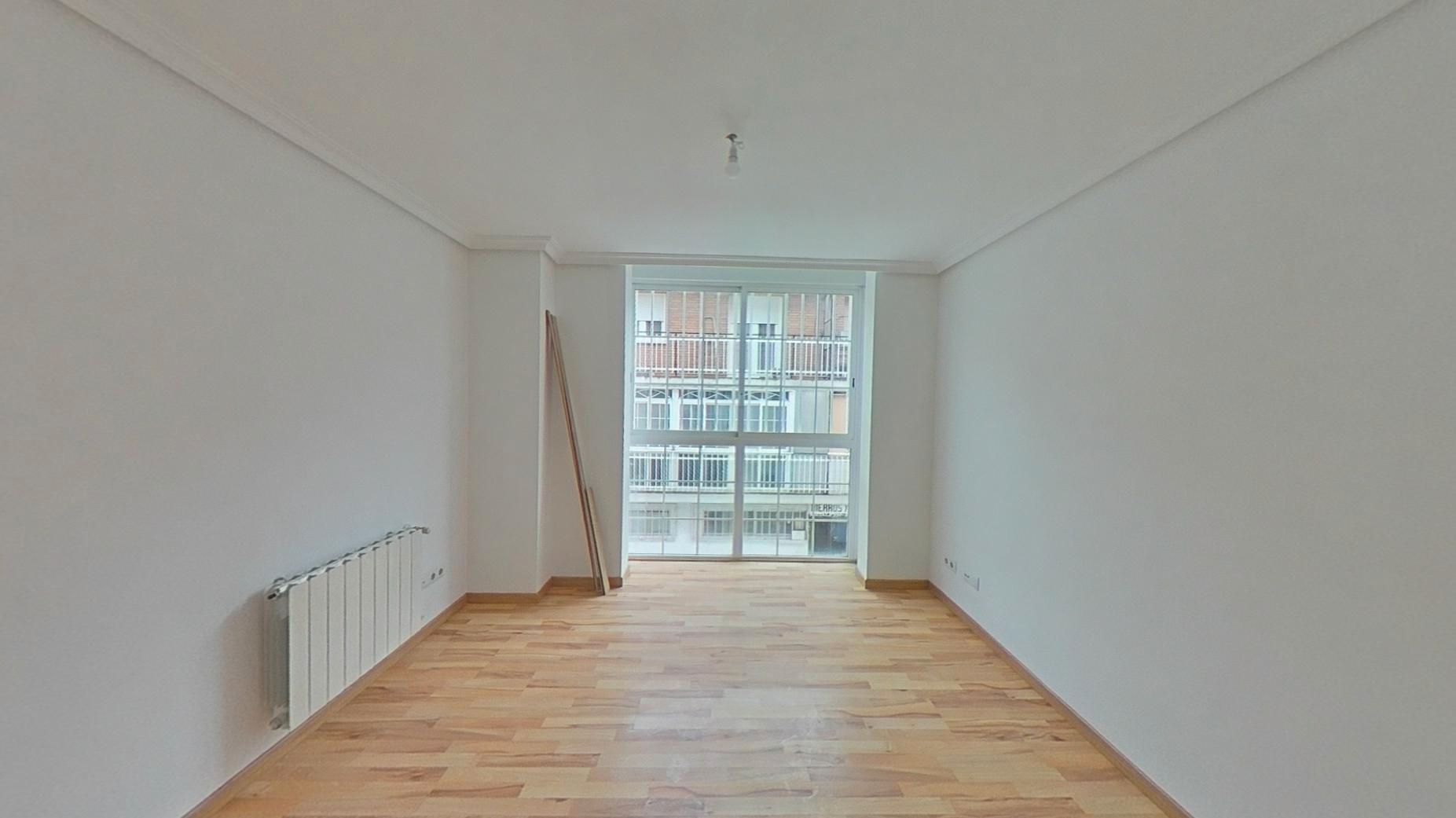 Living room of Flat for sale in  Madrid Capital  with Storage room