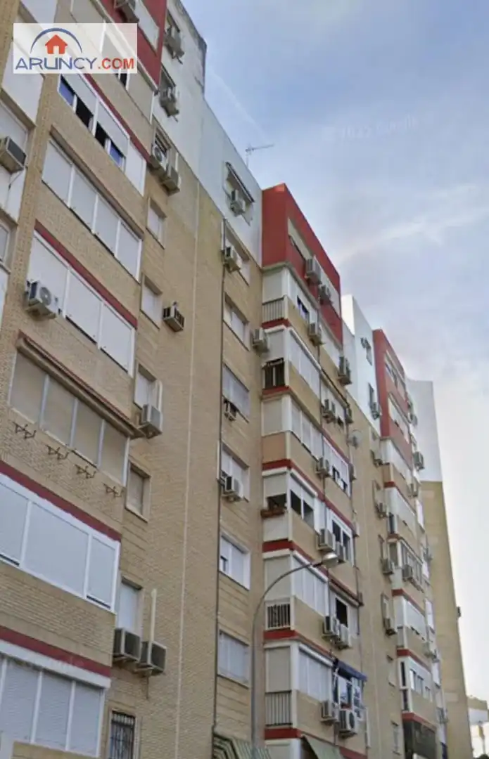 Außenansicht von Wohnung zum Verkauf in  Sevilla Capital mit Klimaanlage und Gemeinschaftspool