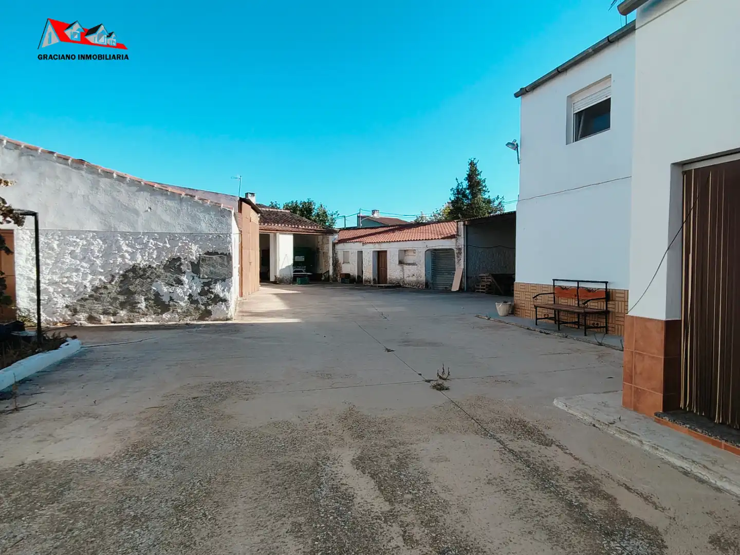 Vista exterior de Casa adosada en venda en Albacete amb Terrassa, Moblat i Forn