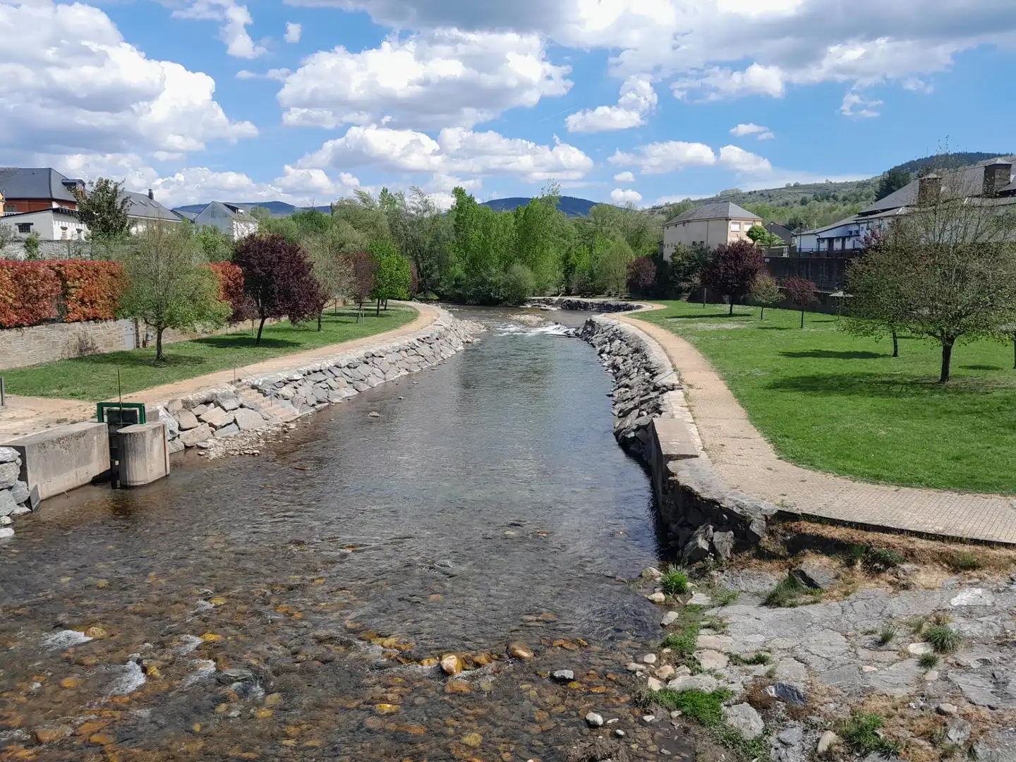 Vista exterior de Casa o chalet en venta en Folgoso de la Ribera con Terraza y Balcón