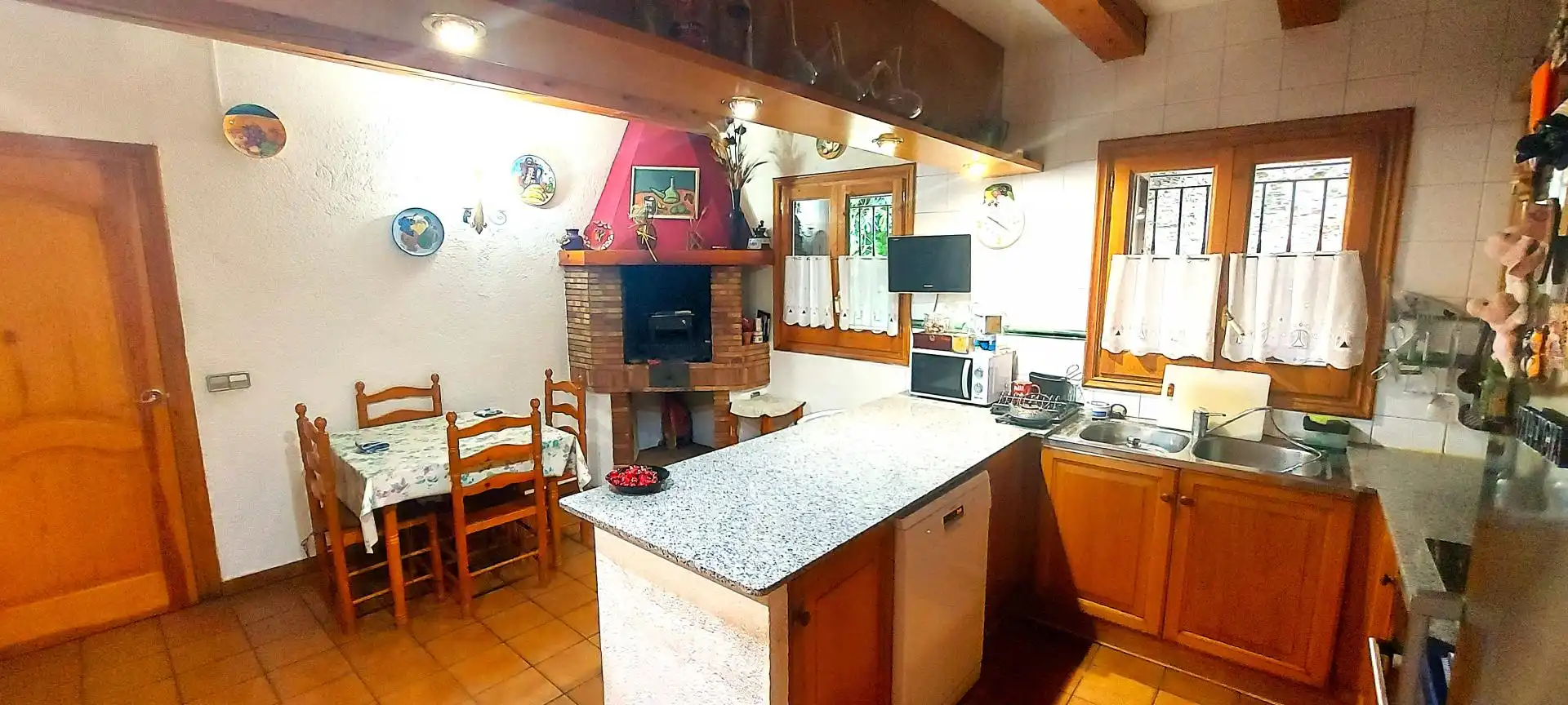 Cuina de Casa o xalet en venda en La Seu d'Urgell amb Calefacció