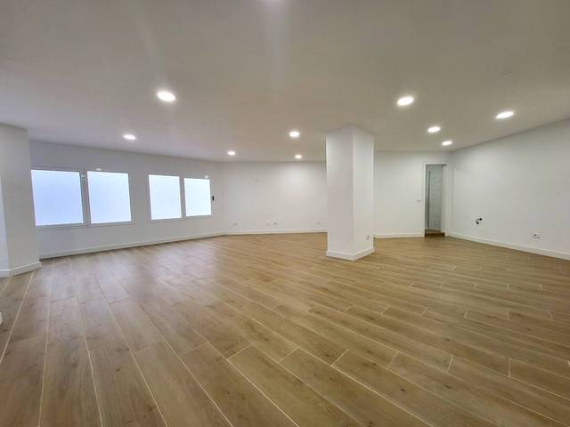 Local comercial en Alquiler en Avenida José Mesa y López en Alcaravaneras