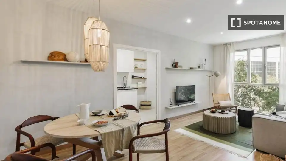Menjador de Apartament per a compartir en Barcelona amb Aire condicionat, Terrassa i Moblat