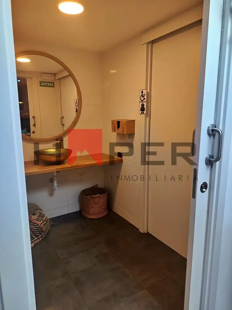 Bathroom of Commercial properties for rent in El Prat de Llobregat  with Air Conditioner, Furnished and Internet
