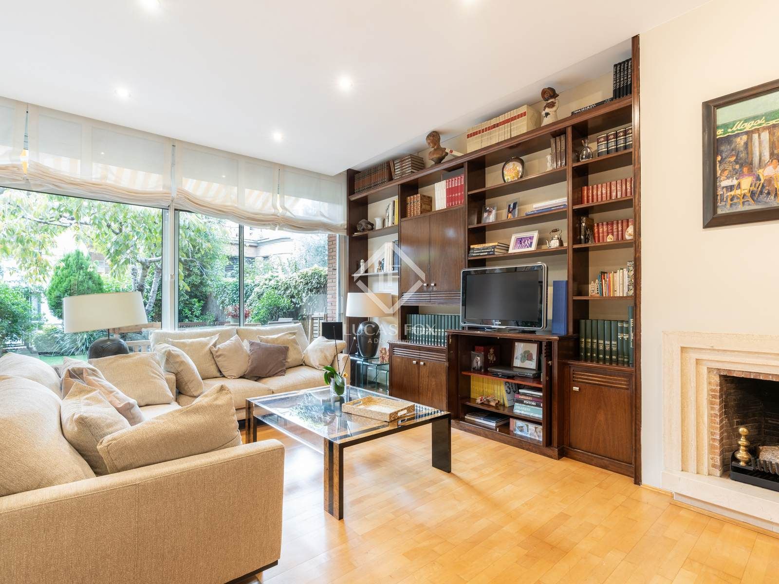 Sala d'estar de Casa o xalet en venda en Sant Cugat del Vallès amb Aire condicionat, Jardí privat i Parquet