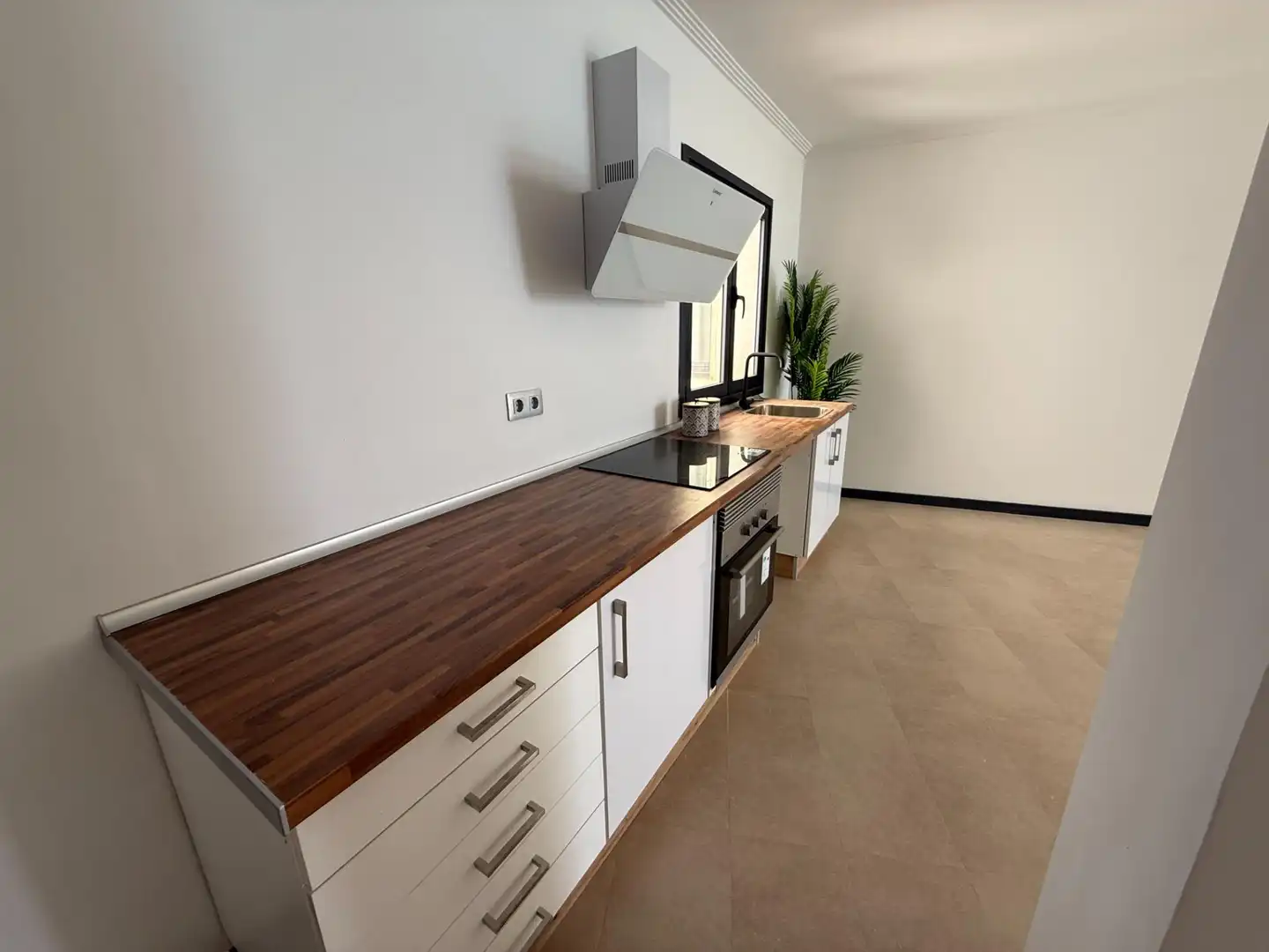 Cuina de Apartament en venda en La Oliva amb Terrassa, Balcó i Piscina comunitària