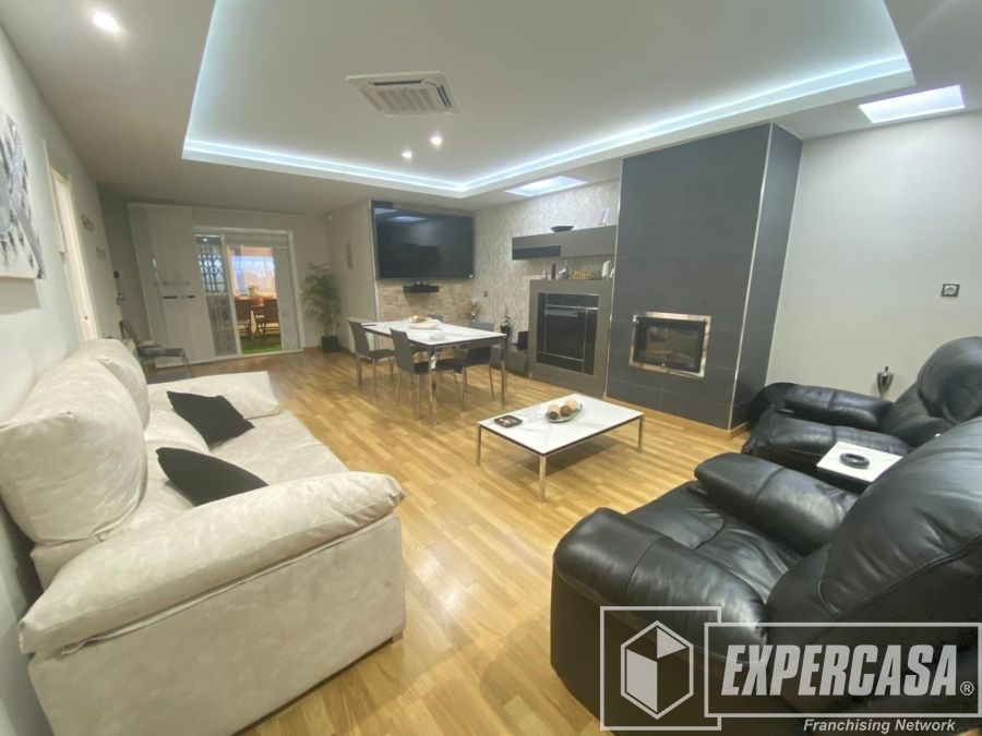 Sala d'estar de Casa o xalet en venda en Torrent amb Aire condicionat, Calefacció i Terrassa