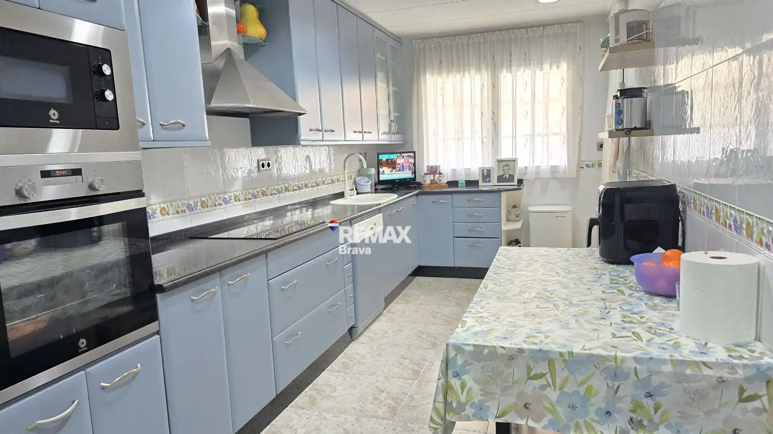 Cuina de Casa o xalet en venda en Pineda de Mar amb Aire condicionat, Calefacció i Terrassa