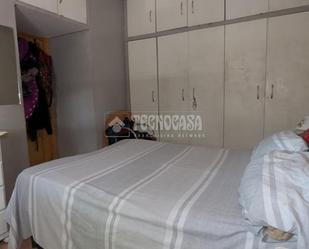 Bedroom of Flat for sale in  Madrid Capital
