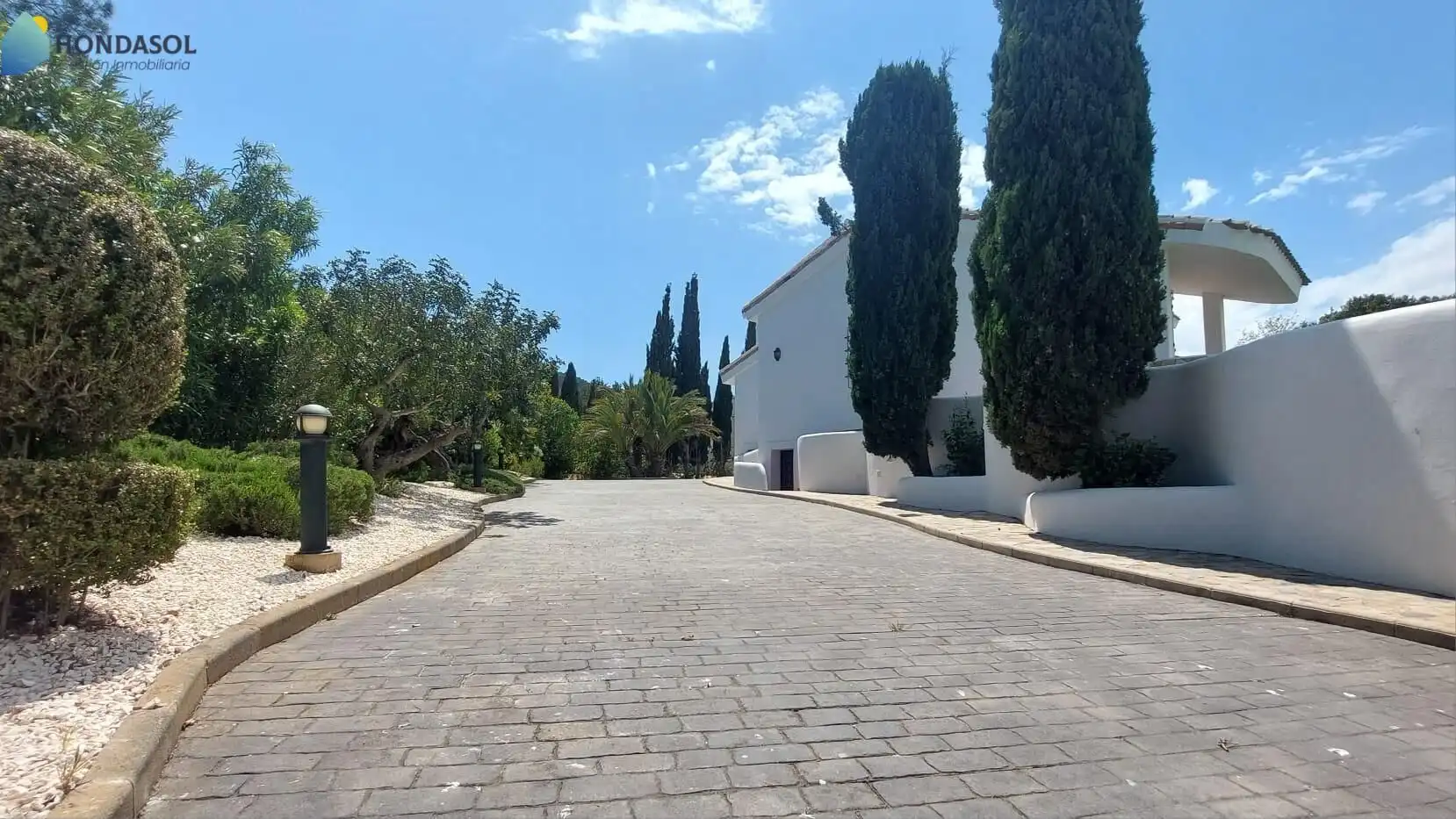 Vista exterior de Casa o xalet en venda en Cartagena amb Aire condicionat, Jardí privat i Terrassa