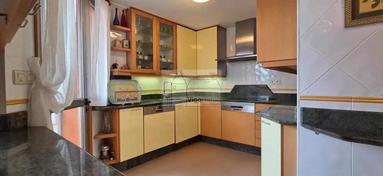 Kitchen of Duplexes for rent in Vigo   with Heating, Parquet flooring and Terrace