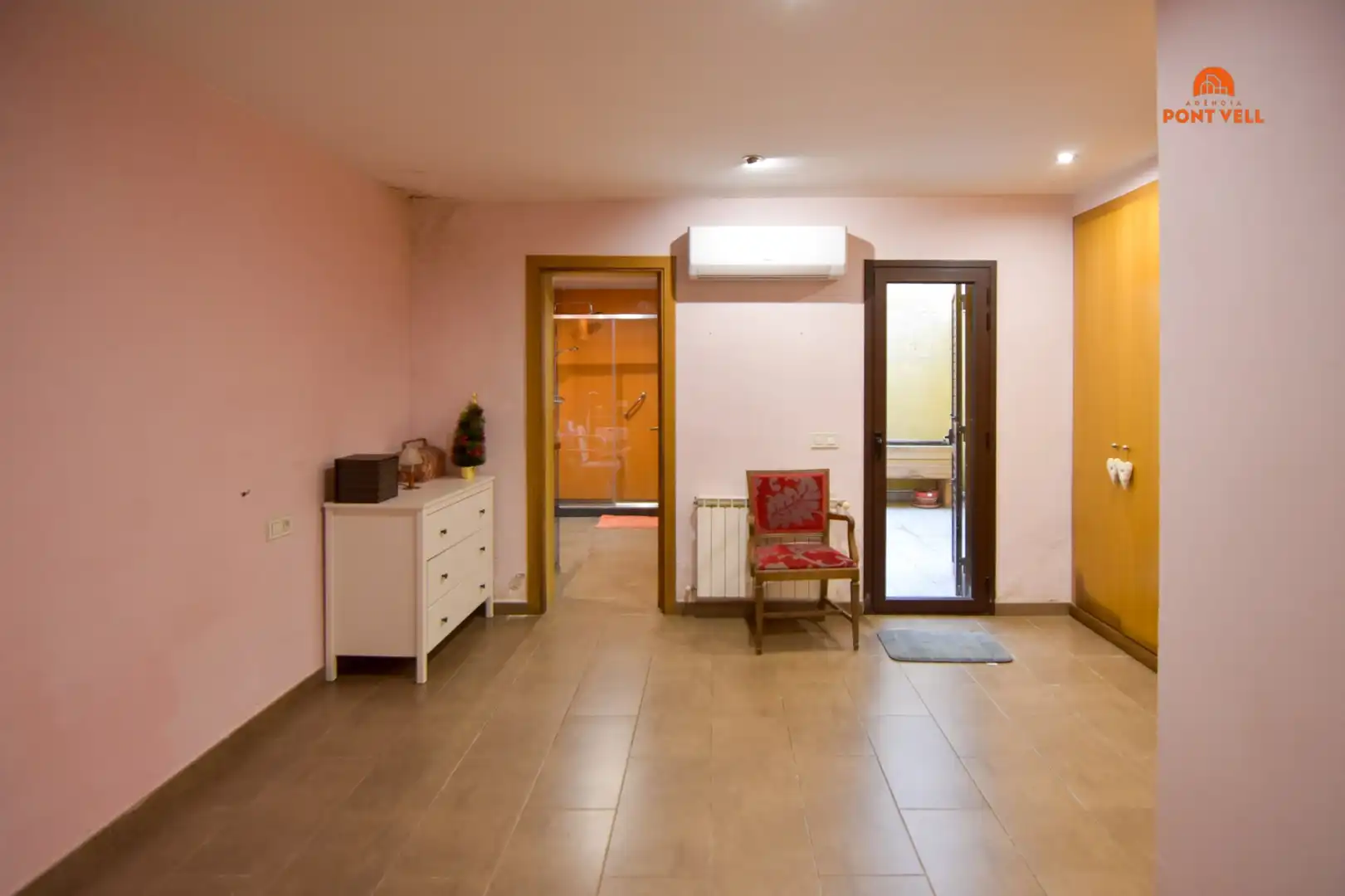 Einfamilien-Reihenhaus zum Verkauf in La Bisbal d'Empordà mit Klimaanlage, Heizung und Terrasse