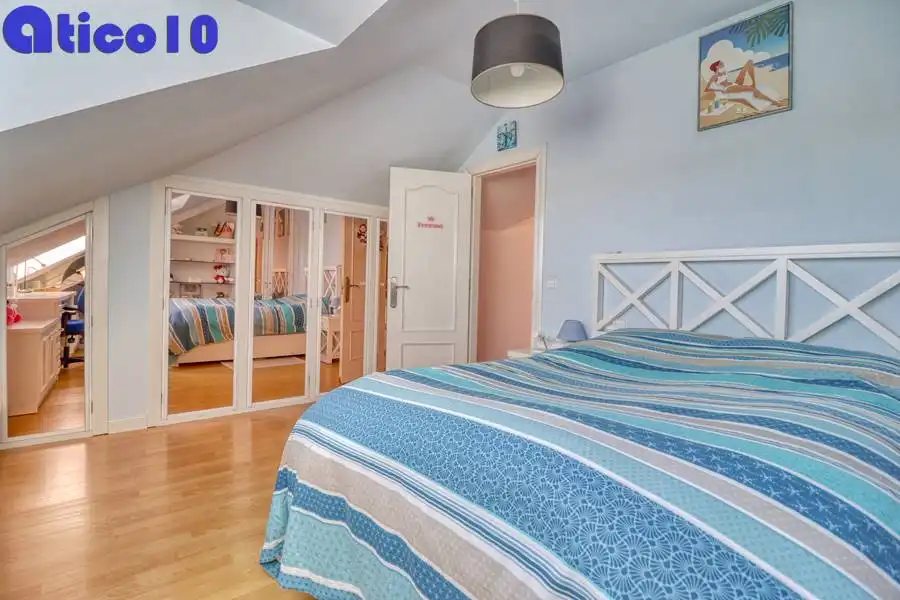 Habitación de Casa o chalet en venta en Gijón  con Calefacción, Jardín privado y Parquet