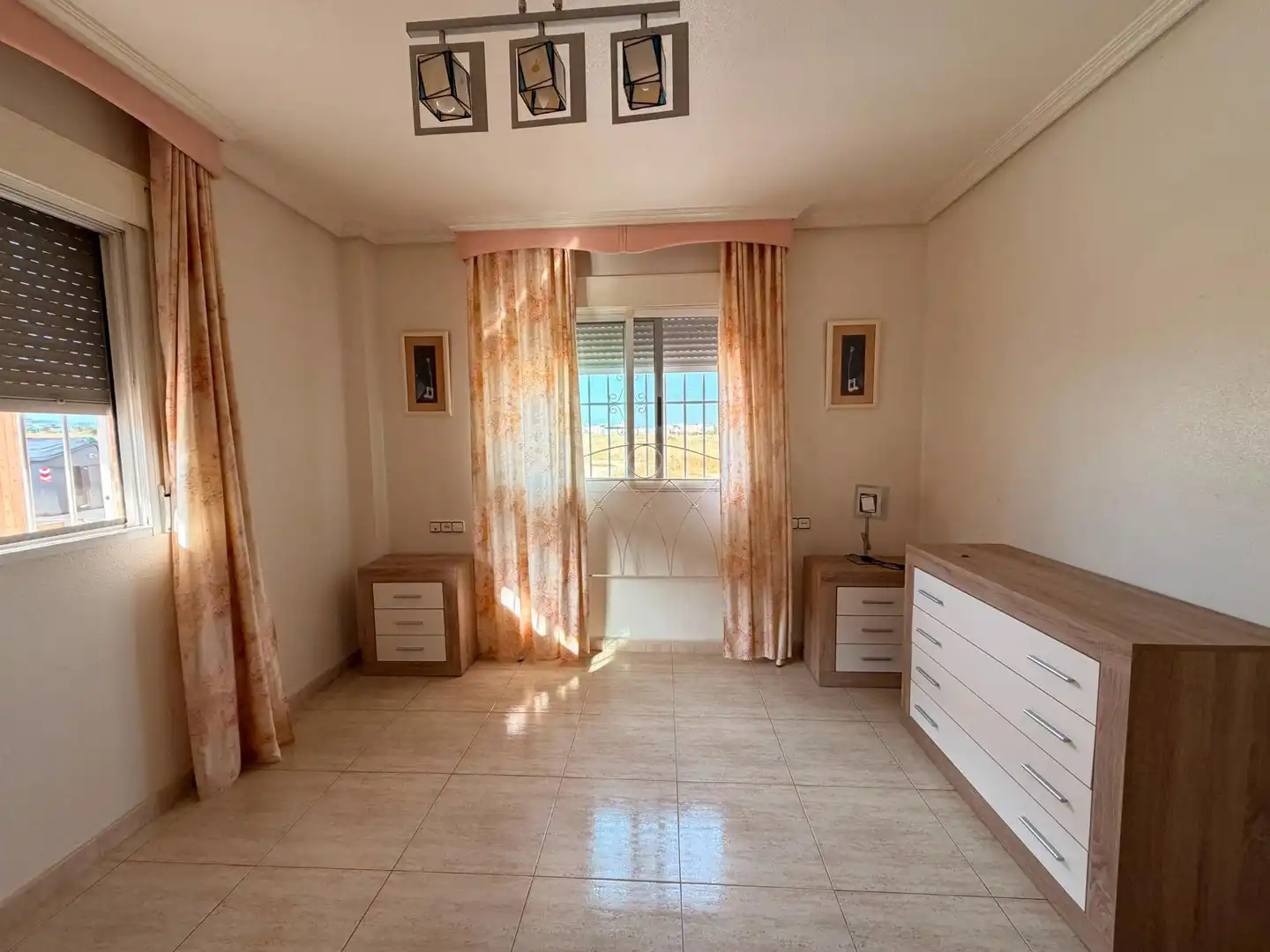 Schlafzimmer von Erdgeschoss zur Miete in Murcia mit Klimaanlage, Privatgarten und Terrasse